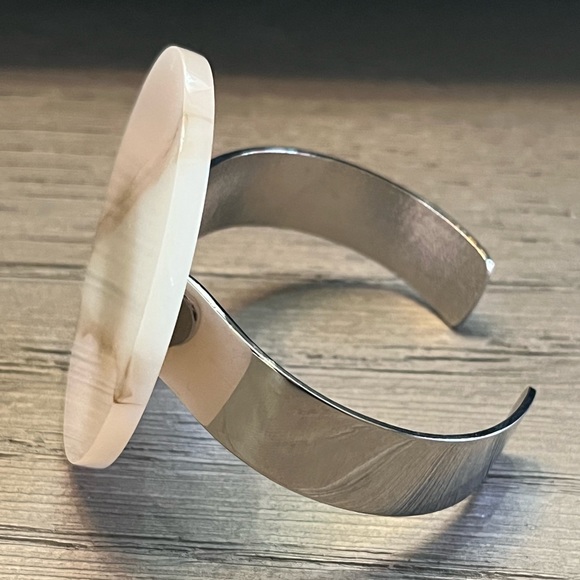 Isabel Marant NWOT Round Resin Cuff Bracelet in Pink - Picture 7 of 9